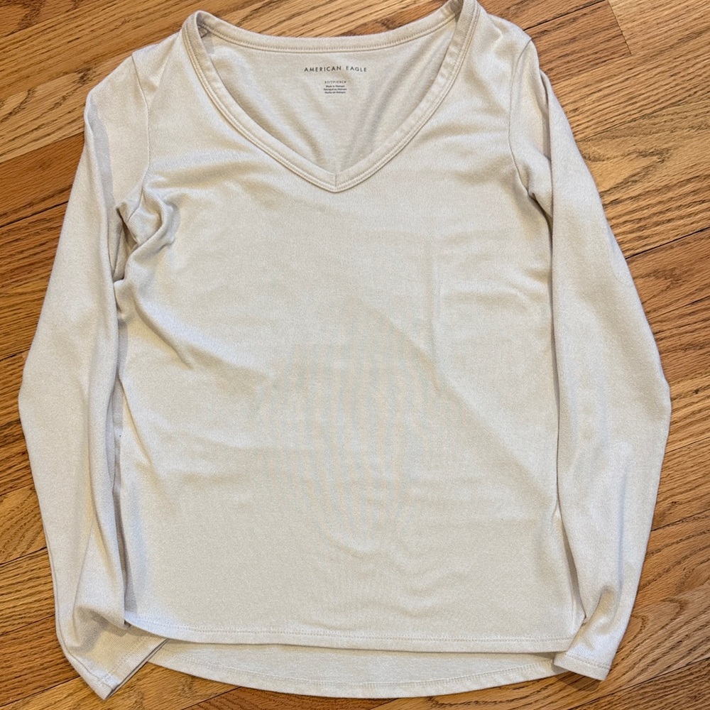 American Eagle V neck long sleeve XS shirt